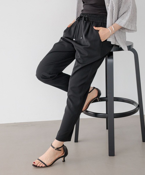 BAYFLOW（ベイフロー）の「[縦横に伸びるストレッチ入り]サララックテーパードパンツ（その他パンツ・レディース・ブラック/マルーン/ベージュ・MEDIUM/SMALL）」の5枚目の写真