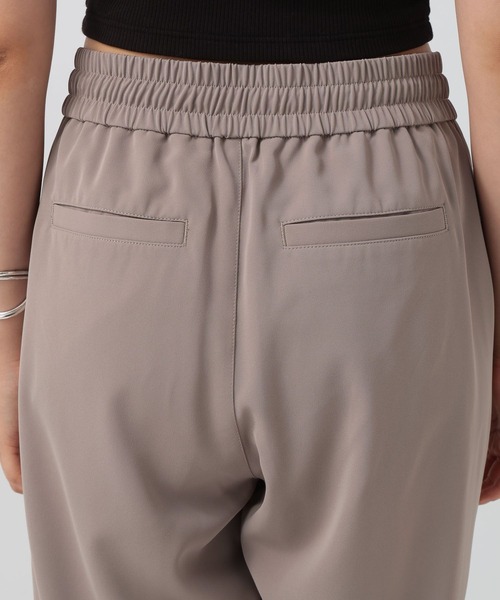 BAYFLOW（ベイフロー）の「[縦横に伸びるストレッチ入り]サララックテーパードパンツ（その他パンツ・レディース・ブラック/マルーン/ベージュ・MEDIUM/SMALL）」の20枚目の写真