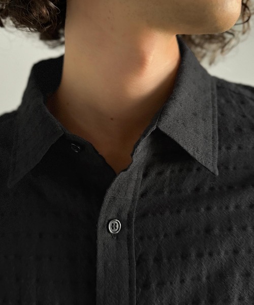 Classical Origin(クラシカルオリジン)の「「大人シンプル。」綿100%胸元刺繍入りドビー織シャツ(長袖)/Dobby Weave Embroidered Shirt(シャツ/ブラウス・メンズ・チャコール/ブラック・SMALL/MEDIUM/LARGE)」の4枚目の写真