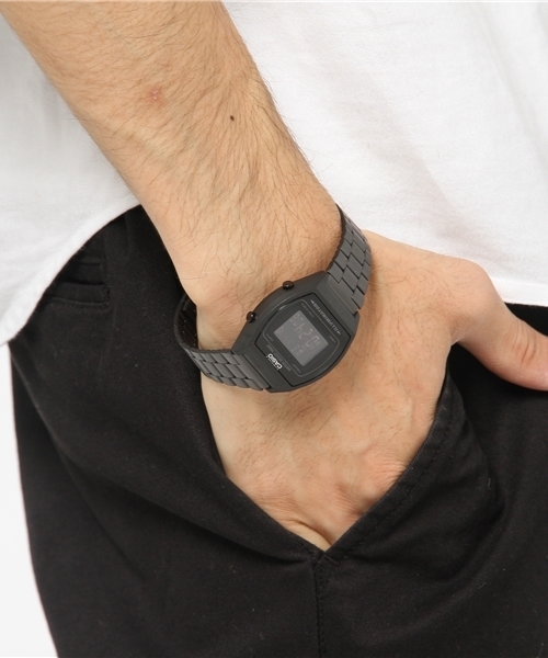 CASIO（カシオ）の「CASIO (カシオ) / STANDARD DIGITAL (スタンダードデジタル)（アナログ腕時計・メンズ・ブラック×ホワイト・FREE）」の2枚目の写真