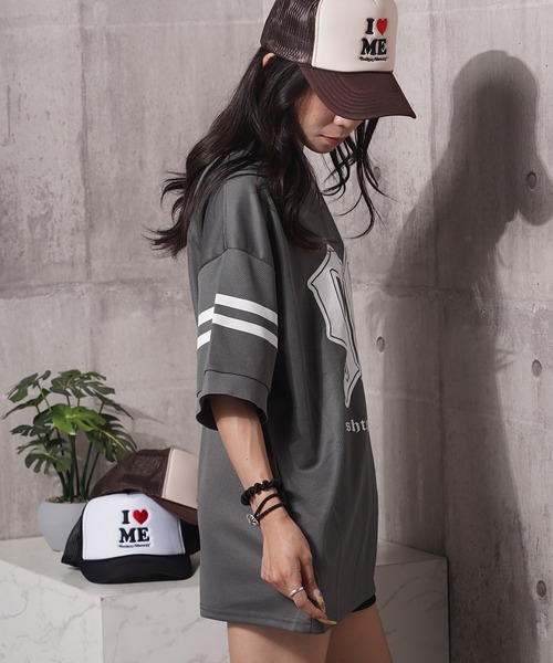 #MEMORY(メモリー)の「【MEMORY】Vネック ナンバリング メッシュTシャツ / V-neck numbered mesh T-shirt(Tシャツ/カットソー・メンズ・チャコールグレー/ブラック・FREE)」の18枚目の写真