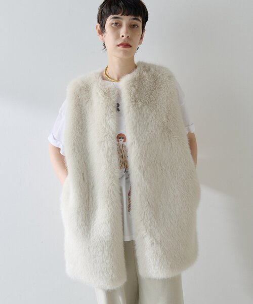 THE PAUSE（ザ ポーズ）の「【THE PAUSE】フェイクファークルーネックジレ（ベスト・レディース・グレイッシュベージュ/アイボリー・FREE）」の2枚目の写真