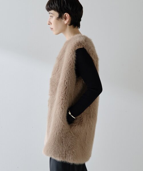 THE PAUSE（ザ ポーズ）の「【THE PAUSE】フェイクファークルーネックジレ（ベスト・レディース・グレイッシュベージュ/アイボリー・FREE）」の5枚目の写真