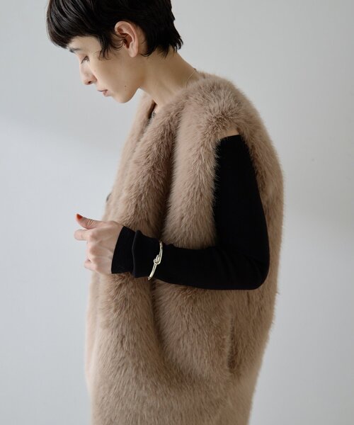 THE PAUSE（ザ ポーズ）の「【THE PAUSE】フェイクファークルーネックジレ（ベスト・レディース・グレイッシュベージュ/アイボリー・FREE）」の13枚目の写真