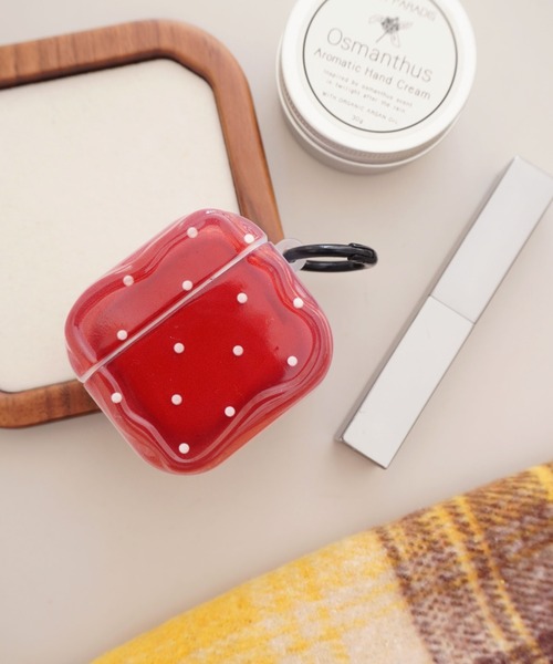 ammy.（エイミードット）の「【 ammy. / エイミードット 】 ドット柄 エアポッズ ケース / AirPods case（ヘッドフォン/イヤホン・レディース・レッド・A/B）」の3枚目の写真
