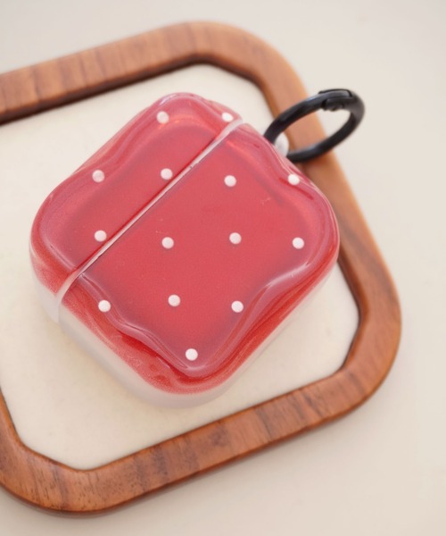 ammy.（エイミードット）の「【 ammy. / エイミードット 】 ドット柄 エアポッズ ケース / AirPods case（ヘッドフォン/イヤホン・レディース・レッド・A/B）」の7枚目の写真