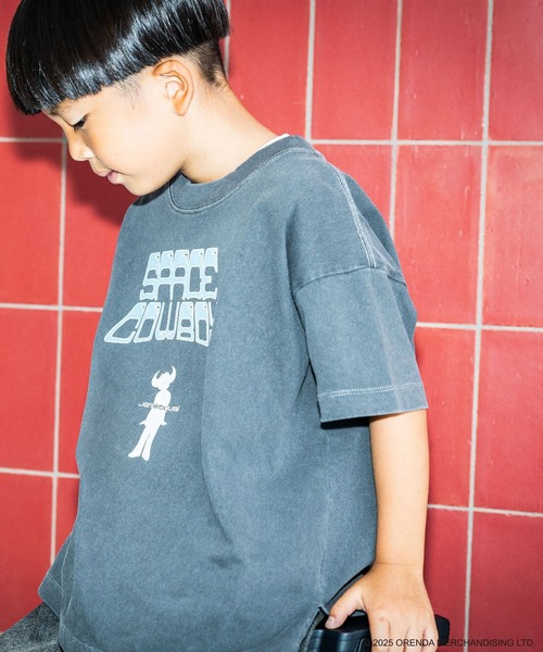 LOWRYS FARM（ローリーズファーム）の「ＵＫ　ＲＯＣＫＴＳＳ　 579618（Tシャツ/カットソー・キッズ・オフホワイト/その他19/チャコールグレー/ホワイト×グレー・140cm/130cm/110cm/120cm/150cm）」の2枚目の写真