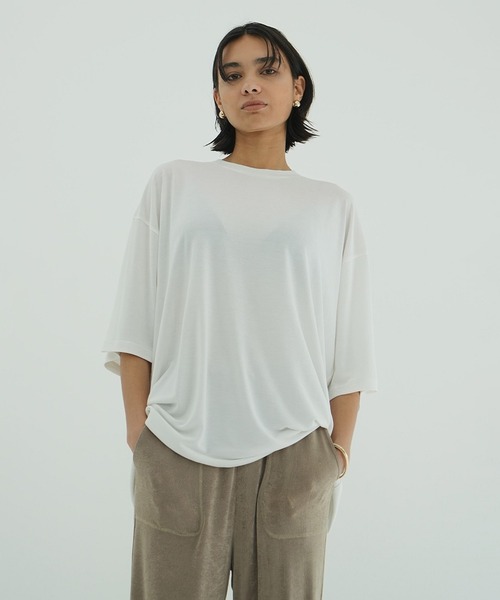 CLANE(クラネ)の「HALF SLEEVE SOFT CUT TOPS(Tシャツ/カットソー・レディース・ホワイト/ブラック・1/2)」の3枚目の写真