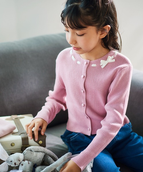 BeBe（ベベ）の「ラインリボンくるみボタンニット長袖カーディガン（カーディガン/ボレロ・キッズ・ピンク・120cm/150cm/130cm/140cm）」の14枚目の写真