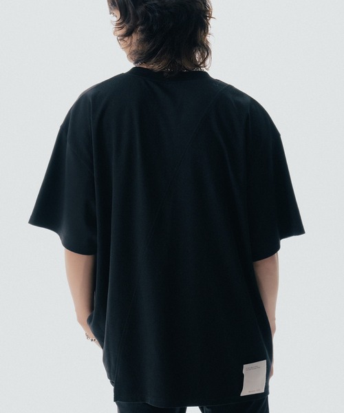 Maison ULA(メゾンウラ)の「【Maison ULA】スイッチングプリントTシャツ(Tシャツ/カットソー・メンズ・ブラック/オフホワイト・1/2)」の5枚目の写真