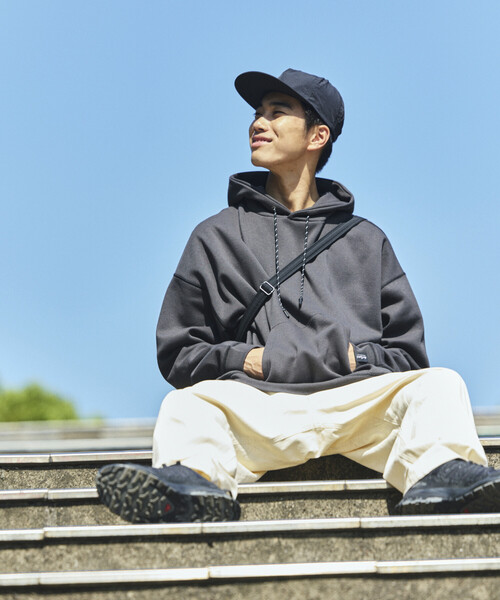 FREAK'S STORE（フリークスストア）の「限定展開 WILD THINGS×FREAK'S STORE/ワイルドシングス 別注 ビッグシルエット マルチプリントデザイン パーカー / フーディ（パーカー・メンズ・グレイッシュベージュ/ブラック/アッシュグレー/スミクロ・SMALL/MEDIUM/LARGE）」の6枚目の写真