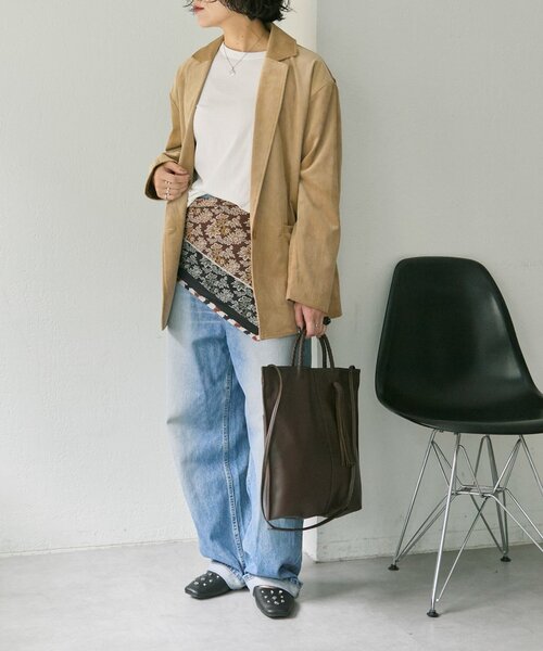 ear PAPILLONNER(イアパピヨネ)の「レザーリング付き2色花柄ストール(ストール/ショール・レディース・ブラック/ネイビー・FREE)」の7枚目の写真