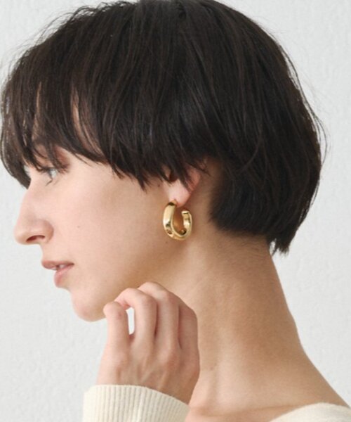 LOUNGEDRESS（ラウンジドレス）の「【GALENA/ガレナ】ボリュームスクエアピアス（ピアス（両耳用）・レディース・ゴールド/シルバー・FREE）」の4枚目の写真