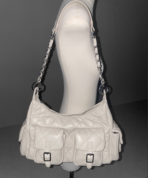 me+em select(ミームセレクト)の「【 2WAY 】アウトポケットキルティングチェーンショルダーバッグ / 2WAY out pocket quilting chain shoulder bag(ショルダーバッグ・レディース・ブラック/アイボリー/グレー・FREE)」の10枚目の写真