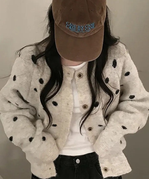 Doula Doula（ドゥーラドゥーラ）の「ドット柄クルーネックニットカーディガン（カーディガン/ボレロ・レディース・グレー/ブラウン/ベージュ・FREE）」の3枚目の写真