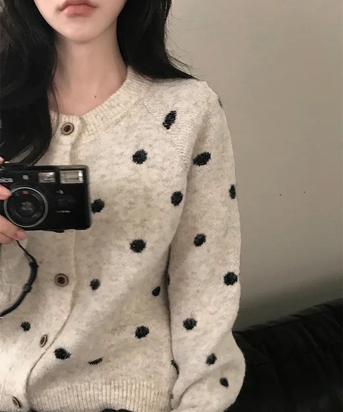 Doula Doula（ドゥーラドゥーラ）の「ドット柄クルーネックニットカーディガン（カーディガン/ボレロ・レディース・グレー/ブラウン/ベージュ・FREE）」の8枚目の写真