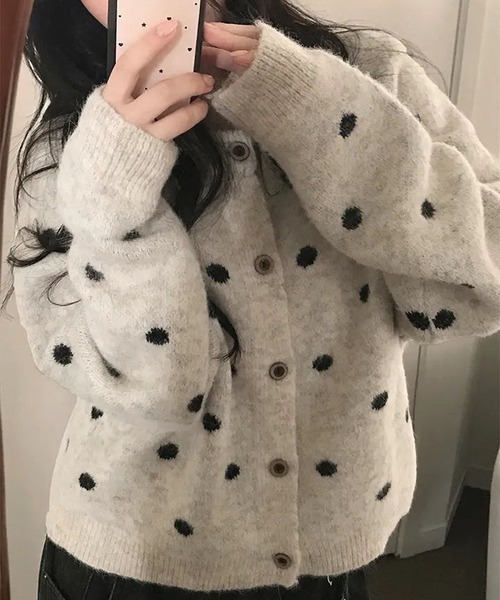 Doula Doula（ドゥーラドゥーラ）の「ドット柄クルーネックニットカーディガン（カーディガン/ボレロ・レディース・グレー/ブラウン/ベージュ・FREE）」の5枚目の写真