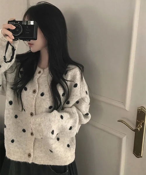 Doula Doula（ドゥーラドゥーラ）の「ドット柄クルーネックニットカーディガン（カーディガン/ボレロ・レディース・グレー/ブラウン/ベージュ・FREE）」の4枚目の写真