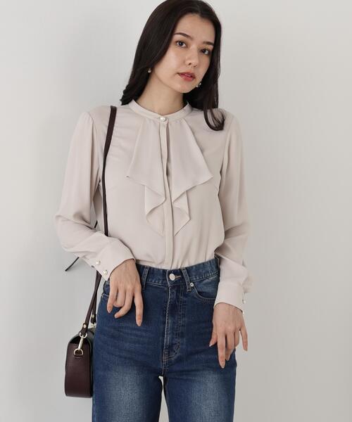 PINKY&DIANNE(ピンキーアンドダイアン)の「◆フロントラッフルパール釦ブラウス(シャツ/ブラウス・レディース・ブルー/ボルドー/ベージュ・38/36)」の8枚目の写真