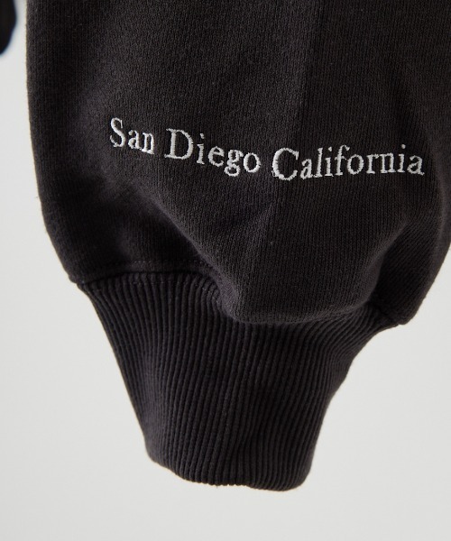 THOUSAND MILE（サウザンドマイル）の「[THOUSAND MILE/サウザンドマイル] 別注 ワンポイントロゴ クルーネックスウェット（スウェット・レディース・ブラック/ライトグレー/ベージュ/チャコールグレー・S/M/L/XL）」の16枚目の写真