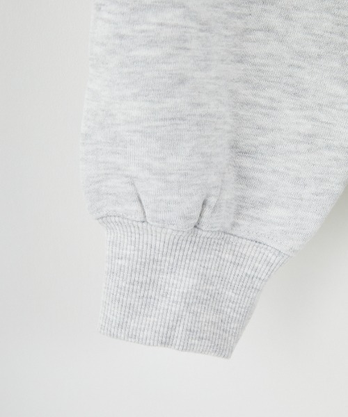 THOUSAND MILE（サウザンドマイル）の「[THOUSAND MILE/サウザンドマイル] 別注 ワンポイントロゴ クルーネックスウェット（スウェット・レディース・ブラック/ライトグレー/ベージュ/チャコールグレー・S/M/L/XL）」の8枚目の写真