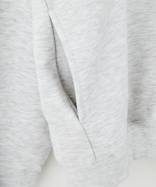 THOUSAND MILE（サウザンドマイル）の「[THOUSAND MILE/サウザンドマイル] 別注 ワンポイントロゴ クルーネックスウェット（スウェット・レディース・ブラック/ライトグレー/ベージュ/チャコールグレー・S/M/L/XL）」の10枚目の写真