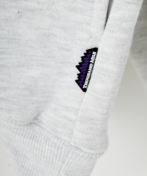 THOUSAND MILE（サウザンドマイル）の「[THOUSAND MILE/サウザンドマイル] 別注 ワンポイントロゴ クルーネックスウェット（スウェット・レディース・ブラック/ライトグレー/ベージュ/チャコールグレー・S/M/L/XL）」の12枚目の写真