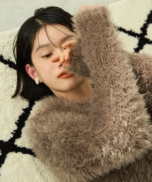 AMERICAN HOLIC（アメリカンホリック）の「シャギーニットクルーネックカーディガン（カーディガン/ボレロ・レディース・モカ/ホワイト系その他2/ピンク/グレイッシュベージュ/ブルーグリーン/ブラック・M/L）」の3枚目の写真