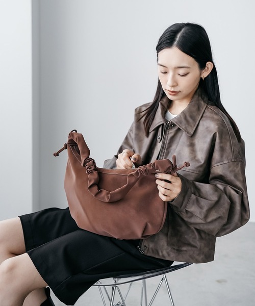 mili an deni(ミリアンデニ)の「2WAYシャーリングバッグ(ショルダーバッグ・レディース・ブラック/ブラウン・F)」の10枚目の写真