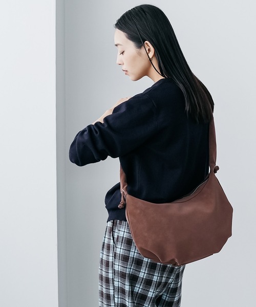 mili an deni(ミリアンデニ)の「2WAYシャーリングバッグ(ショルダーバッグ・レディース・ブラック/ブラウン・F)」の13枚目の写真