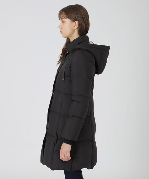 BLUE LABEL CRESTBRIDGE(ブルーレーベルクレストブリッジ)の「ハイマルチピーチタフタロングダウンコート(ダウンジャケット/コート・レディース・ブラック/ベージュ/ダークネイビー・36/38/40)」の11枚目の写真