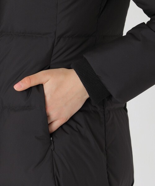 BLUE LABEL CRESTBRIDGE(ブルーレーベルクレストブリッジ)の「ハイマルチピーチタフタロングダウンコート(ダウンジャケット/コート・レディース・ブラック/ベージュ/ダークネイビー・36/38/40)」の9枚目の写真