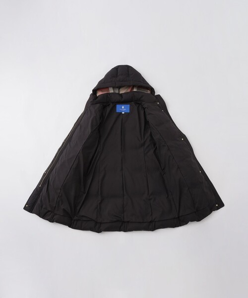 BLUE LABEL CRESTBRIDGE（ブルーレーベルクレストブリッジ）の「ハイマルチピーチタフタロングダウンコート（ダウンジャケット/コート・レディース・ブラック/ベージュ/ダークネイビー・36/38/40）」の6枚目の写真