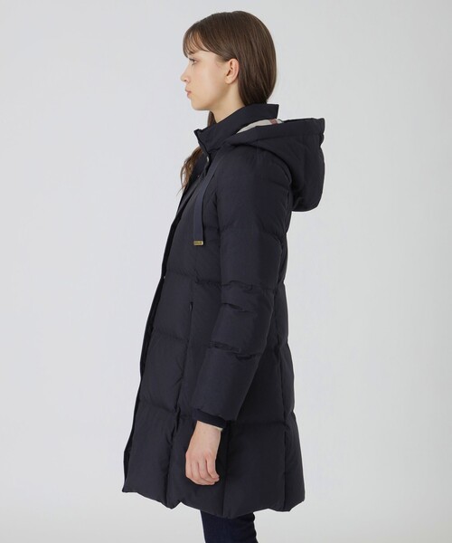 BLUE LABEL CRESTBRIDGE（ブルーレーベルクレストブリッジ）の「ハイマルチピーチタフタロングダウンコート（ダウンジャケット/コート・レディース・ブラック/ベージュ/ダークネイビー・36/38/40）」の10枚目の写真