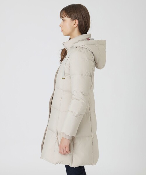 BLUE LABEL CRESTBRIDGE（ブルーレーベルクレストブリッジ）の「ハイマルチピーチタフタロングダウンコート（ダウンジャケット/コート・レディース・ブラック/ベージュ/ダークネイビー・36/38/40）」の20枚目の写真