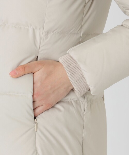 BLUE LABEL CRESTBRIDGE（ブルーレーベルクレストブリッジ）の「ハイマルチピーチタフタロングダウンコート（ダウンジャケット/コート・レディース・ブラック/ベージュ/ダークネイビー・36/38/40）」の22枚目の写真