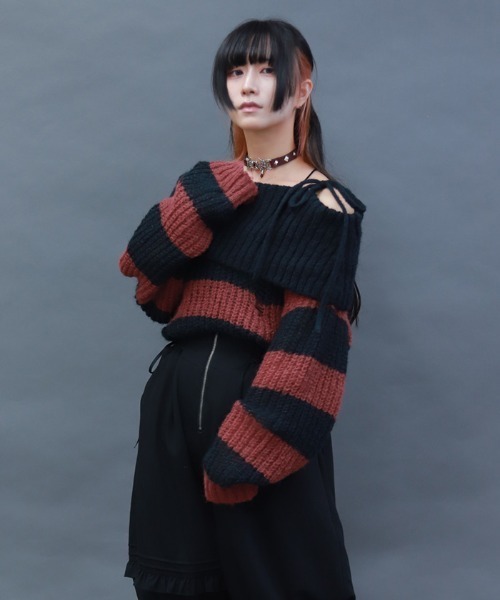 NIBBLE POISON(ニブルポイズン)の「ボーダーオフショルニットプルオーバー(ニット/セーター・レディース・ホワイト/ブルー/ワイン・MEDIUM)」の3枚目の写真