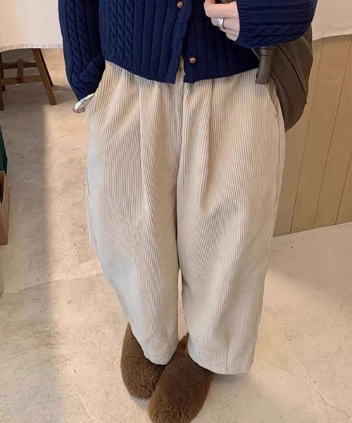SallyLunn(サリーラン)の「コーデュロイワイドタックパンツ(その他パンツ・レディース・ベージュ/ホワイト・L/M)」の1枚目の写真