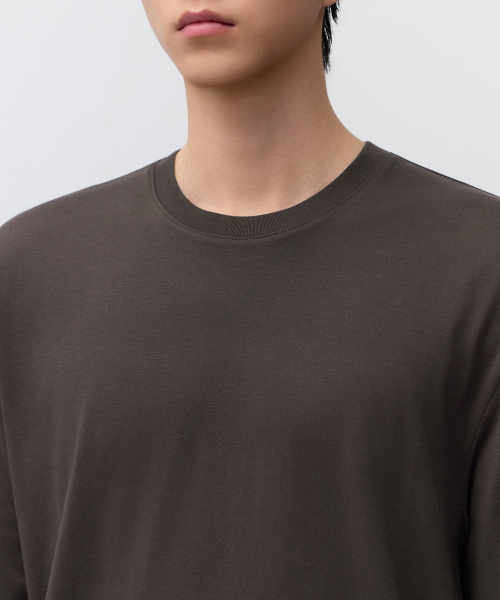 MUSINSA STANDARD（ムシンサスタンダード）の「[クールタンダード] リラックスフィットクルーネックTシャツ [ダークブラウン]（Tシャツ/カットソー・メンズ・その他・MEDIUM/LARGE/X-LARGE/XX-LARGE/XXX-LARGE/SMALL）」の4枚目の写真