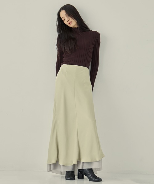 STUDIOUS(ステュディオス)の「【STUDIOUS/ステュディオス】LAYERED SATIN MERMAID SKIRT/レイヤードサテンマーメイドスカート(スカート・レディース・ベージュ/ダークグレー・1/2)」の12枚目の写真