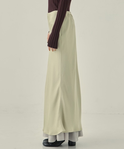 STUDIOUS(ステュディオス)の「【STUDIOUS/ステュディオス】LAYERED SATIN MERMAID SKIRT/レイヤードサテンマーメイドスカート(スカート・レディース・ベージュ/ダークグレー・1/2)」の18枚目の写真
