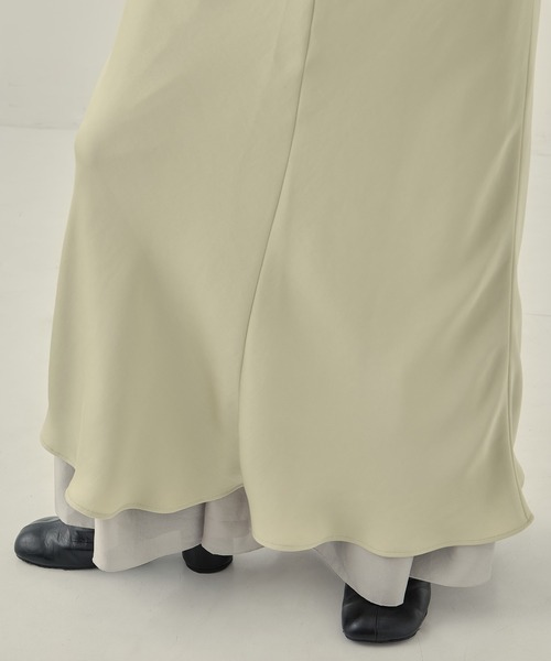 STUDIOUS(ステュディオス)の「【STUDIOUS/ステュディオス】LAYERED SATIN MERMAID SKIRT/レイヤードサテンマーメイドスカート(スカート・レディース・ベージュ/ダークグレー・1/2)」の22枚目の写真