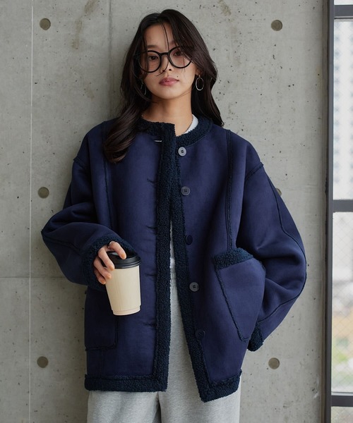 KOBE LETTUCE(コウベレタス)の「ムートンリバーシブルショート丈コート(ムートンコート・レディース・ブラウン/アイボリー系/ネイビー・M)」の5枚目の写真