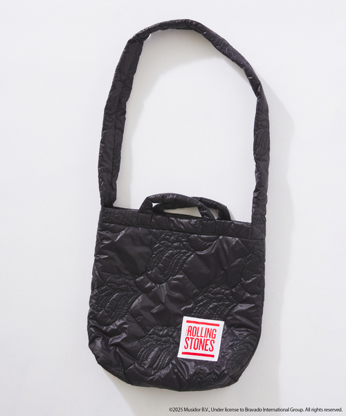 JOURNAL STANDARD relume(ジャーナルスタンダード レリューム)の「THE ROLLING STONES / ローリングストーンズ 別注 キルティング バッグ(ショルダーバッグ・メンズ・ブラック・FREE)」の4枚目の写真