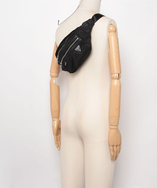 Guess（ゲス）の「BERLIN Bumbag M ボディバッグ ウエストポーチ （ボディバッグ/ウエストポーチ・メンズ・ブラック・ONE SIZE）」の13枚目の写真