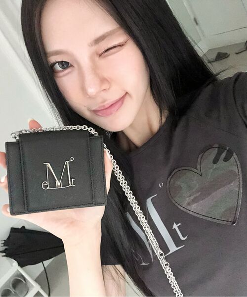 MUCENT(ムセント)の「メインシンボルメタルロゴ3ウェイチェインミニクロスバッグ男女共用(Mロゴ)(メッセンジャーバッグ・レディース・ブラック・FREE)」の6枚目の写真