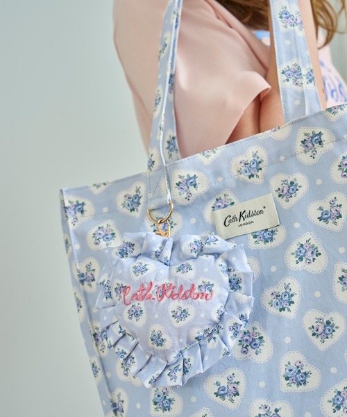 Cath Kidston（キャスキッドソン）の「ハートフリルポーチチャーム（チャーム・レディース・イエロー/パープル/レッド/ピンク/ライトグリーン/サックスブルー/アイボリー/ブラック・FREE）」の5枚目の写真