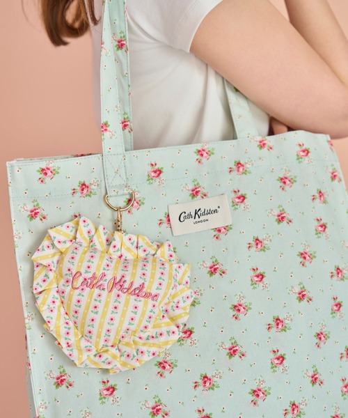 Cath Kidston（キャスキッドソン）の「ハートフリルポーチチャーム（チャーム・レディース・イエロー/パープル/レッド/ピンク/ライトグリーン/サックスブルー/アイボリー/ブラック・FREE）」の6枚目の写真
