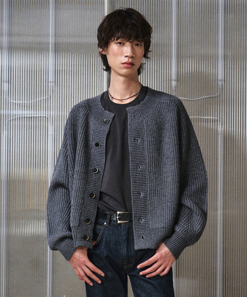 LMOOD（エルムード）の「ニュープレップウールクルーネックカーディガン ( 2 COLOR )（カーディガン/ボレロ・レディース・ライトグレー/ブラック・44/48/46）」の4枚目の写真