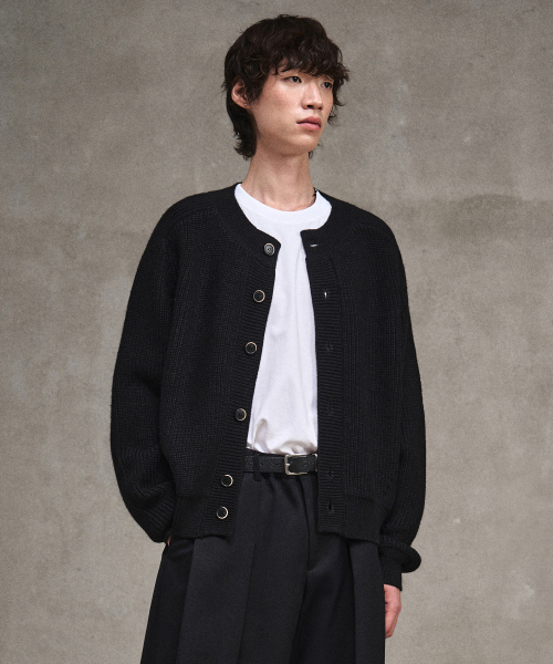 LMOOD（エルムード）の「ニュープレップウールクルーネックカーディガン ( 2 COLOR )（カーディガン/ボレロ・レディース・ライトグレー/ブラック・44/48/46）」の5枚目の写真